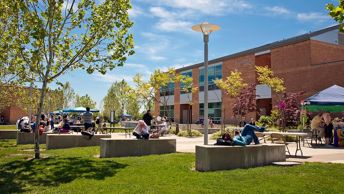 Folsom Lake College, Main Campus Aspen Hall exterior grass